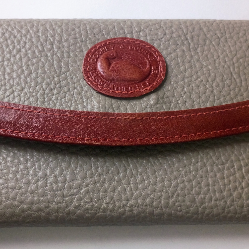 Vintage Classic Dooney & Bourke Tan and Brown Leather Clutch/Wallet